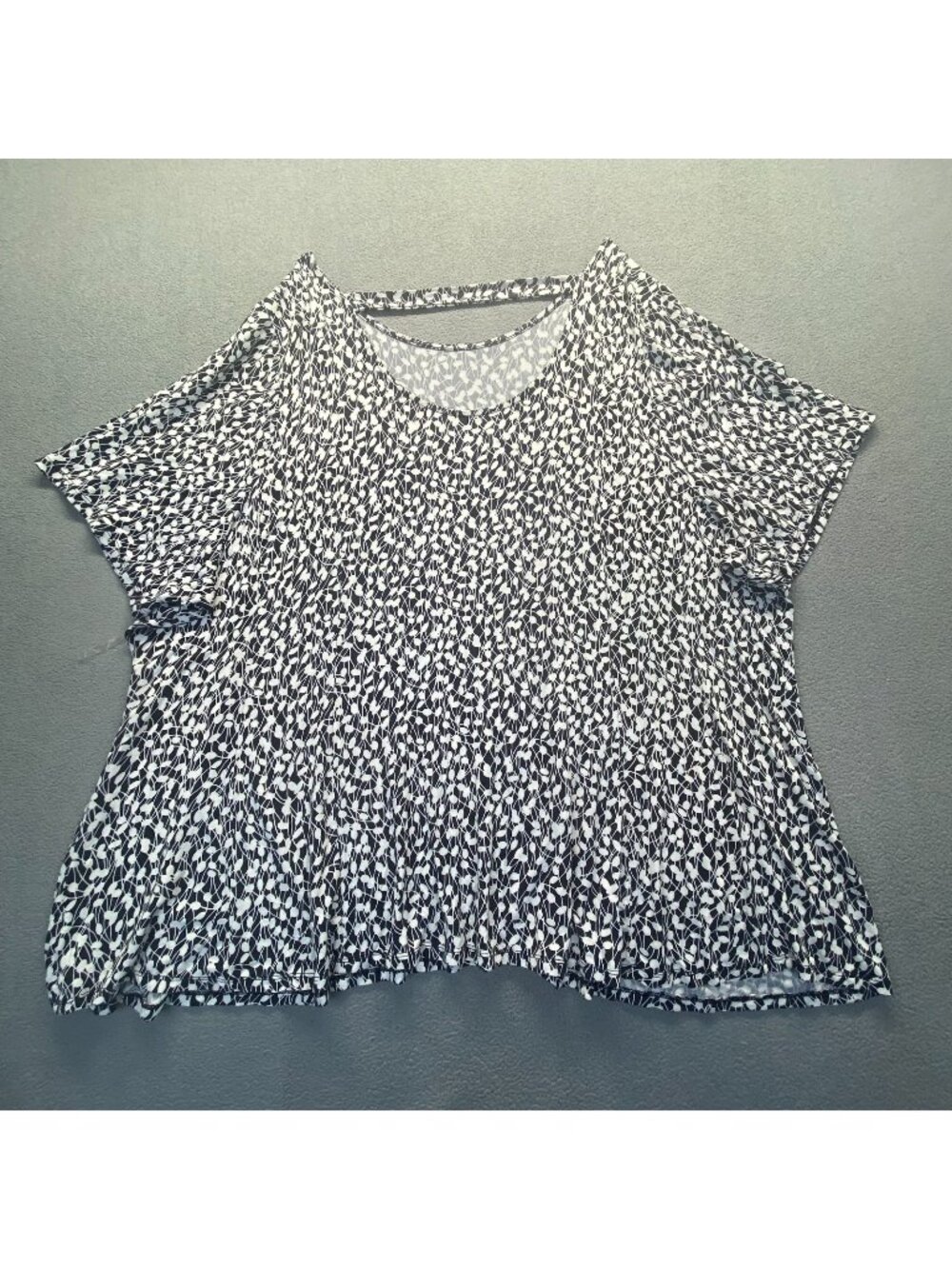 Lane Bryant Black White Floral rayon/spandex Blouse Plus 34/36